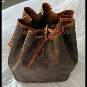 Authentic Louis Vuitton Petite Noe bucket bag